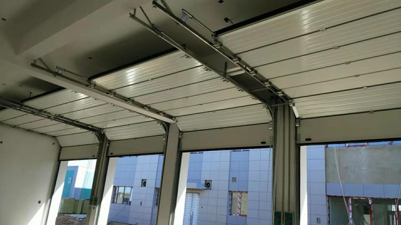 工業(yè)提升門車庫折疊門保溫快速門廠家18002006510天津科曼斯門業(yè)